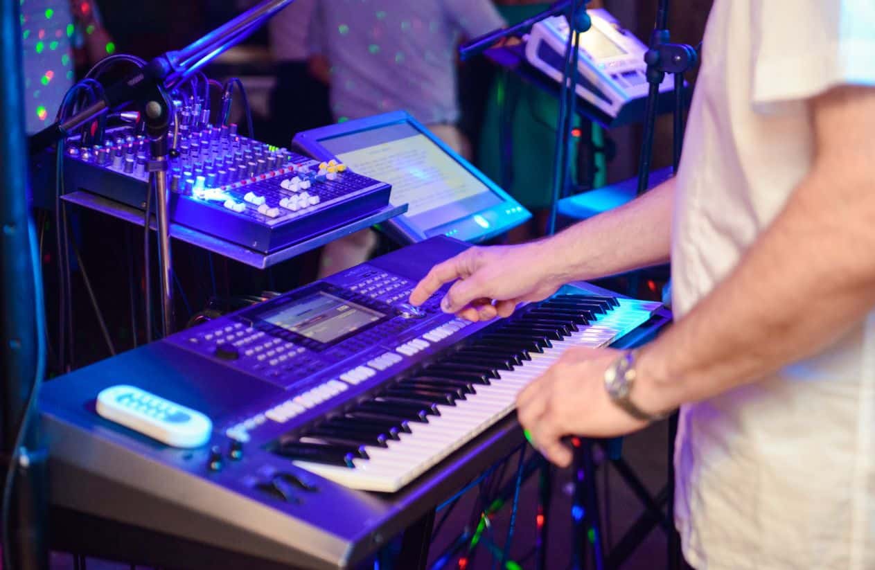 How Much Does a Wedding DJ Cost in 2024? A Comprehensive Guide - AGNT