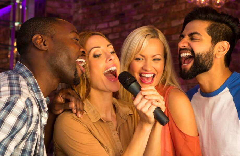 7 Essential Tips for Planning a Memorable Office Christmas Party - AGNT ...