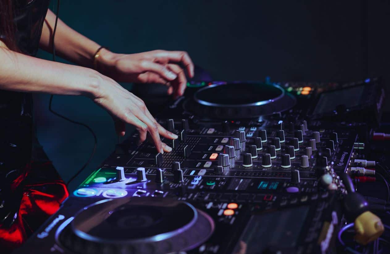 Booking Top Edmonton DJs guide