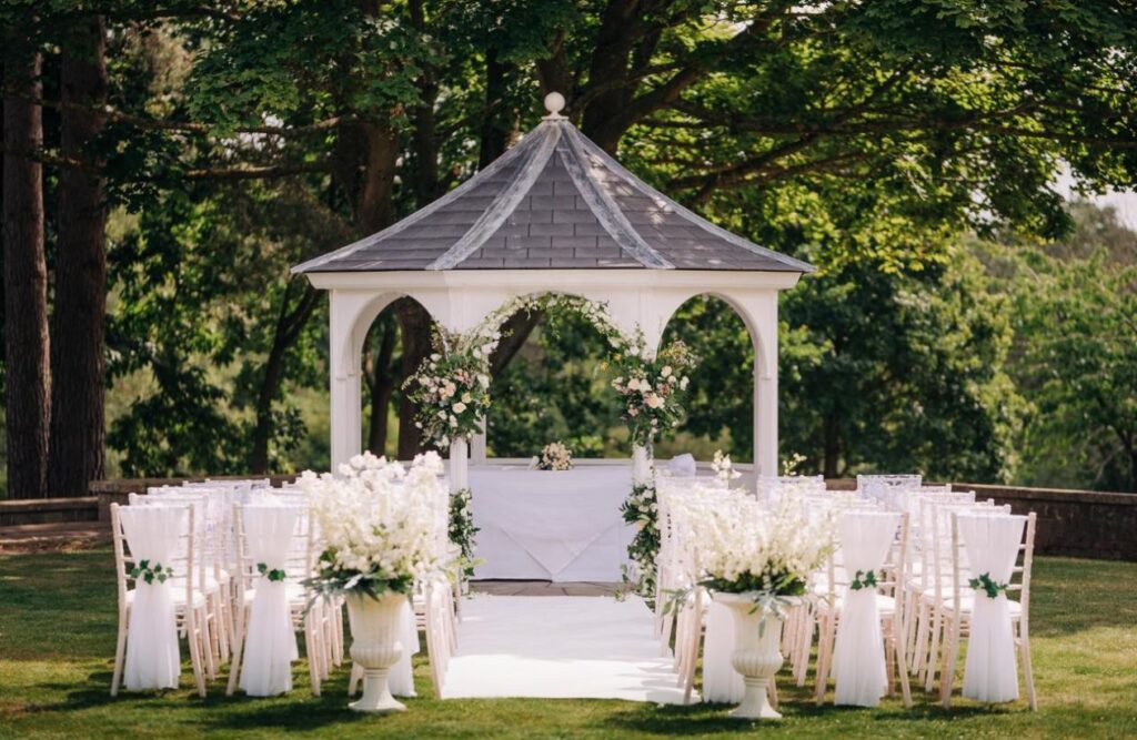 Luxurious Country Clubs for outdoor wedding venue in surrey