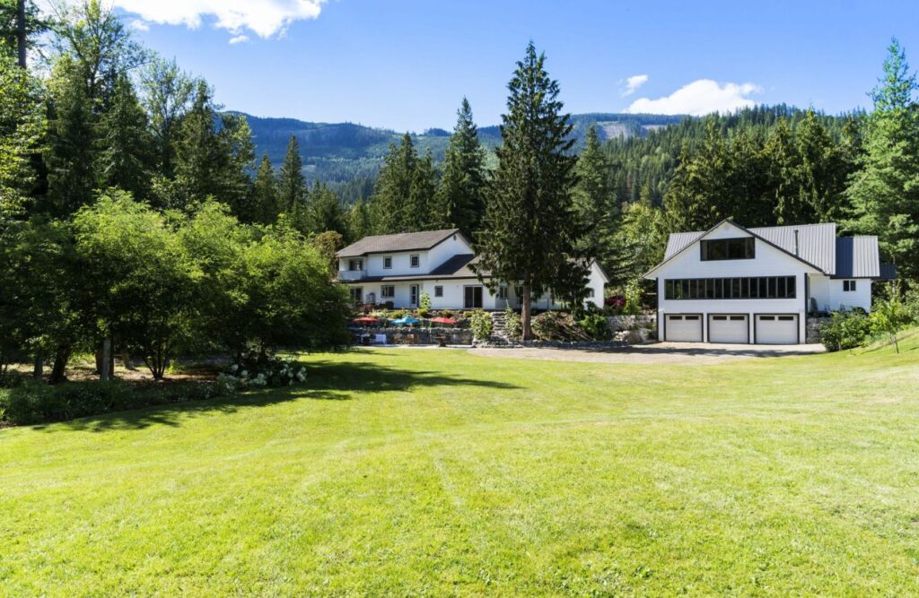 forest venue in kelowna for outdoor wedding