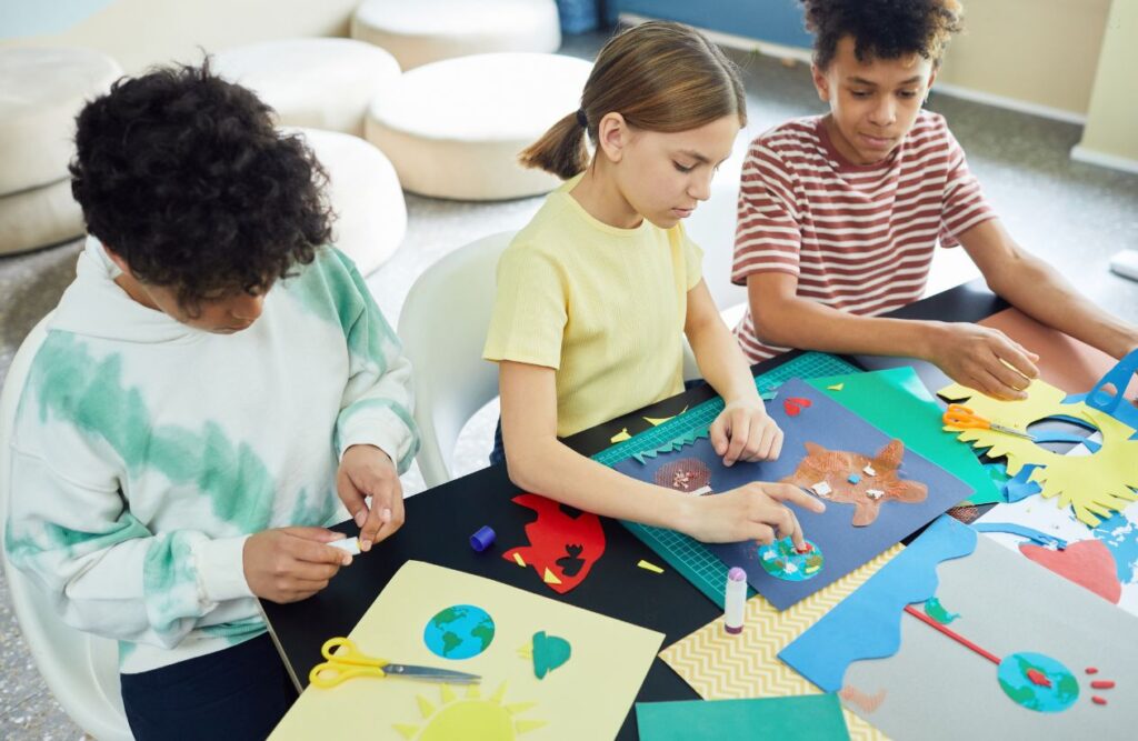 10 Creative Family Reunion Activities to Make Your Gathering Memorable 12 A Collaborative Family Art Project