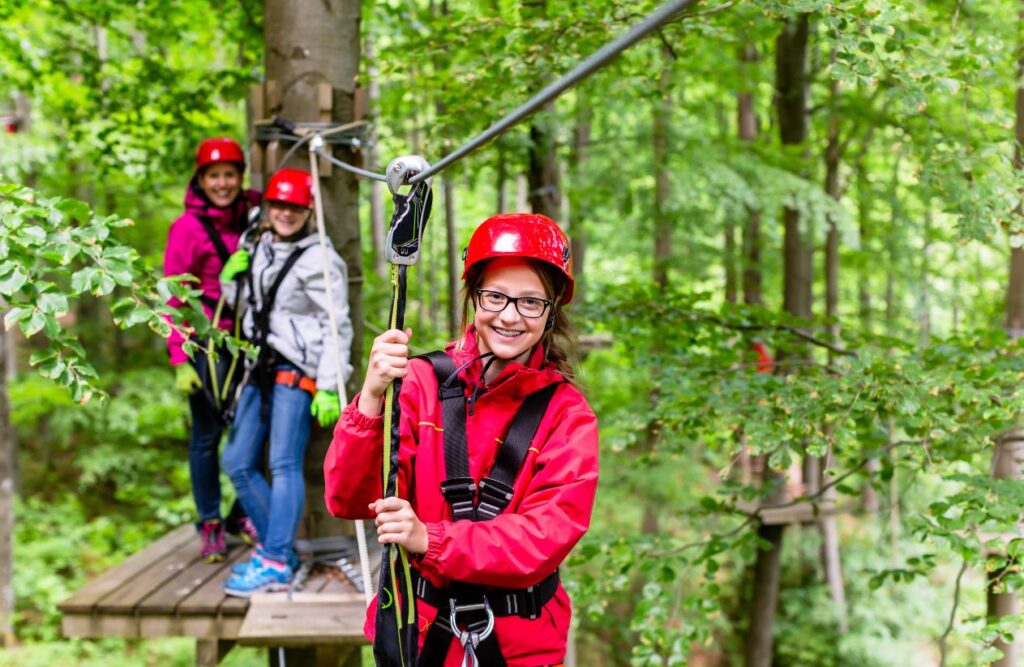 10 Creative Family Reunion Ideas to Make Your Gathering Memorable 11 Outdoor Adventure Challenge for family reunion