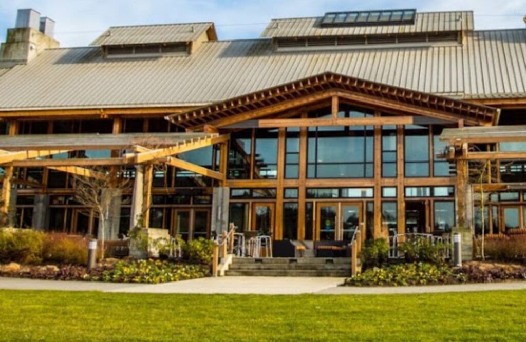Discover Burnaby's Top 10 Outdoor Wedding Venues: From Enchanted Forests to Chic Urban Parks 6 Riverway Clubhouse
