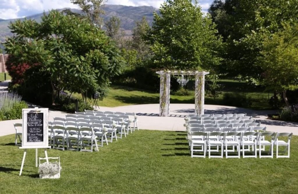 Best Outdoor Wedding Venues In Kelowna: From Vineyards to Beaches 7 The Cove Lakeside Resort