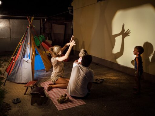 Booking a professional storyteller for event
