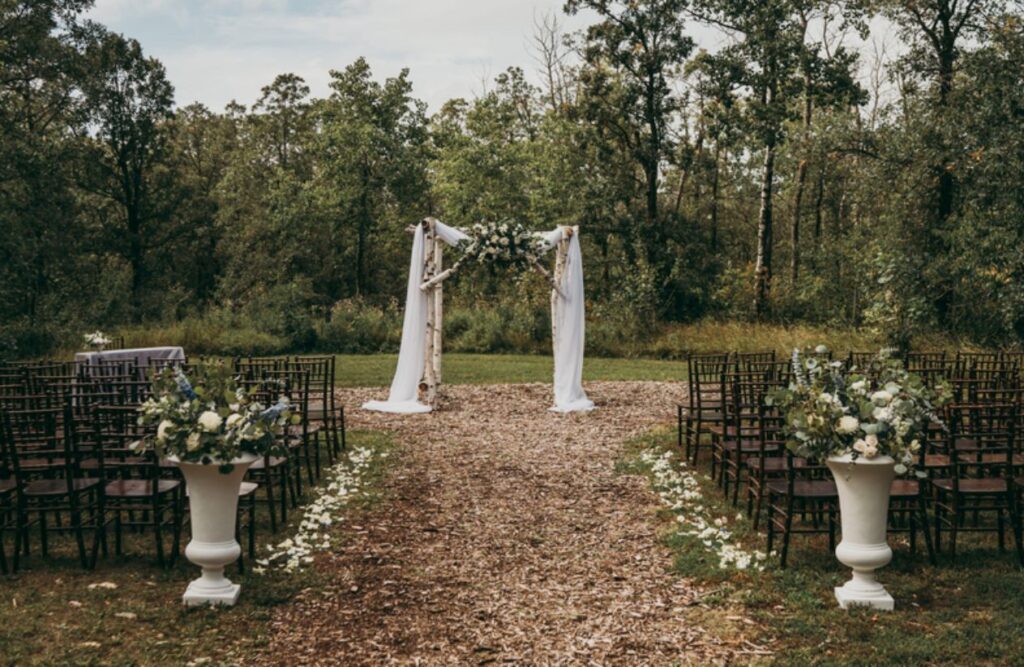 Top Outdoor Wedding Venues In Winnipeg: Find Your Perfect Prairie Setting 5 Pineridge Hollow outdoor wedding venue