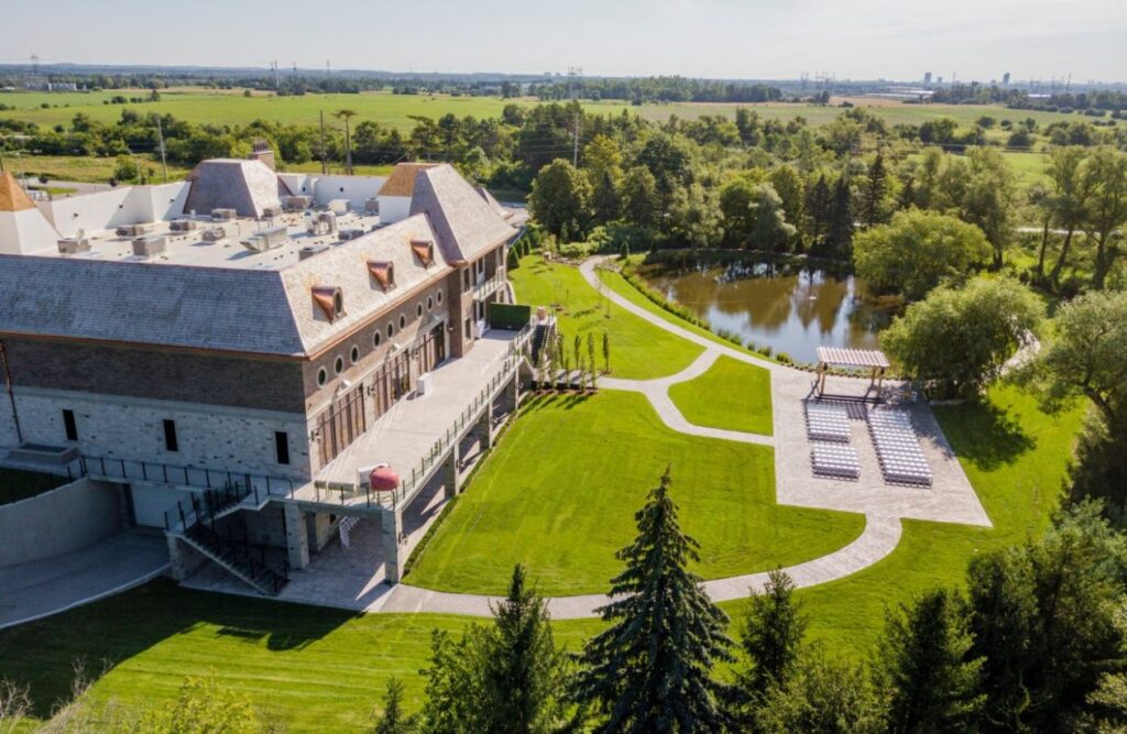 Outdoor Wedding Venues in Toronto: A Guide to the City's Best Spaces 10 The Arlington Estate outdoor wedding venues in toronto