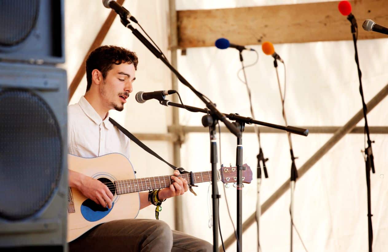 Top Acoustic Performers for Corporate Events