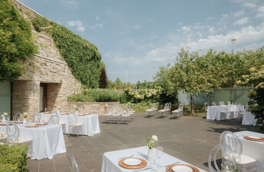 Outdoor Wedding Venues in Toronto: A Guide to the City's Best Spaces 6 Toronto Botanical Garden