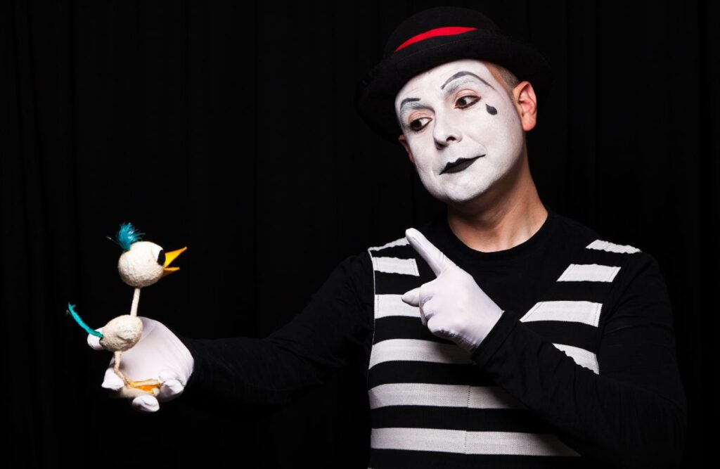 Professional Mime for Corporate Events: The Power of a Silent Performance 4 The Silent Power of Connection and Engagement