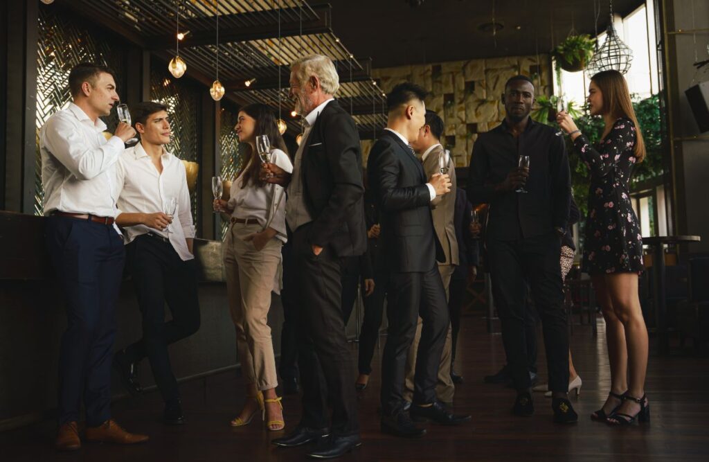 Strolling Magicians for Events: The Ultimate Icebreaker 7 strolling magicians good for corporate event
