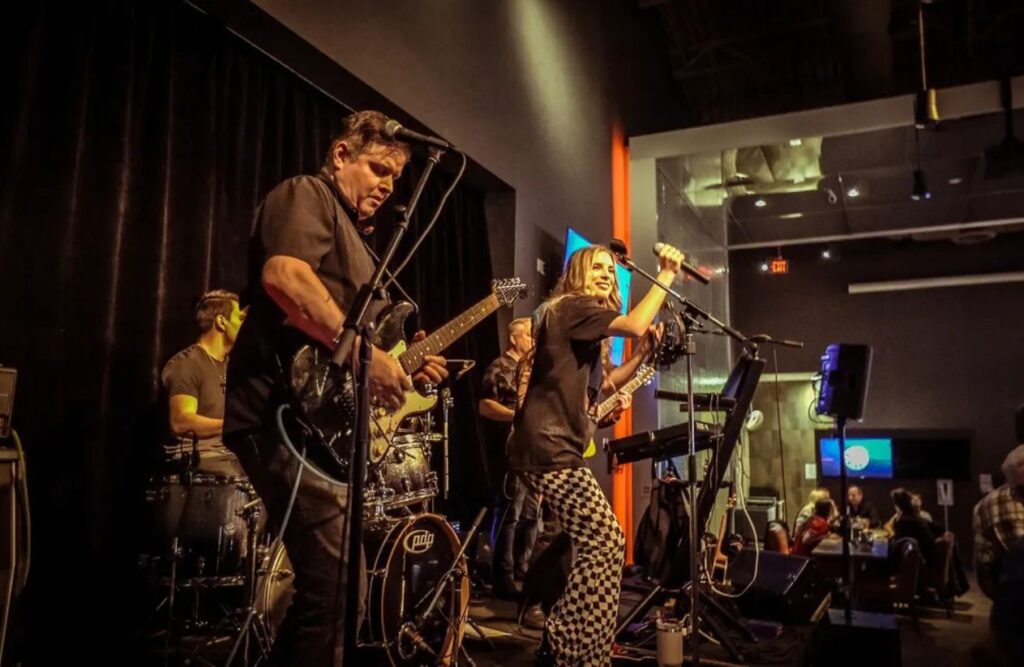 Annika & the Earthlings band that you can hire for event in vancouver