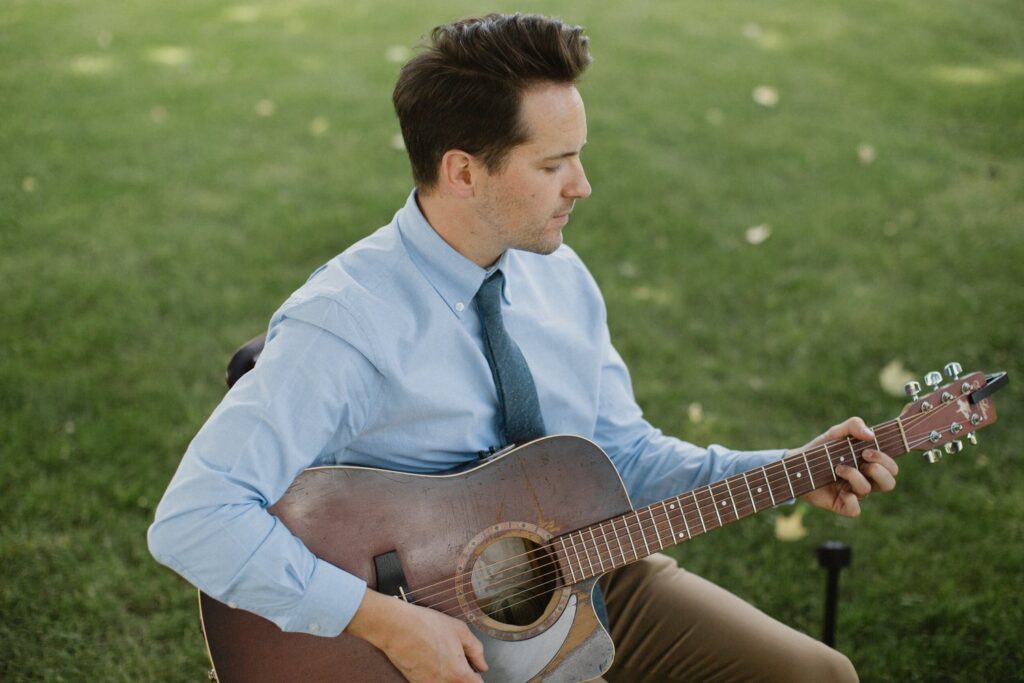 Dave Jones Music wedding singer that you can hire in hamilton ontario