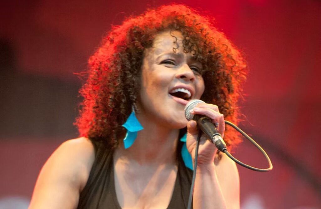 Dawn Tyler Watson wedding singer that you can hire in montreal