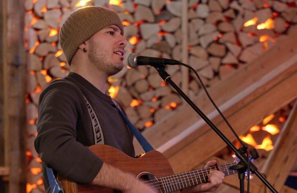 Mattia Pironti wedding singer that you can hire in montreal
