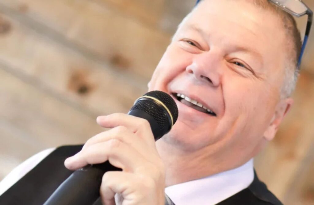 Top 8 Wedding DJs for Hire in Ottawa Who Master the Mix 7 2J's Music Machine wedding djs for hire in ottawa