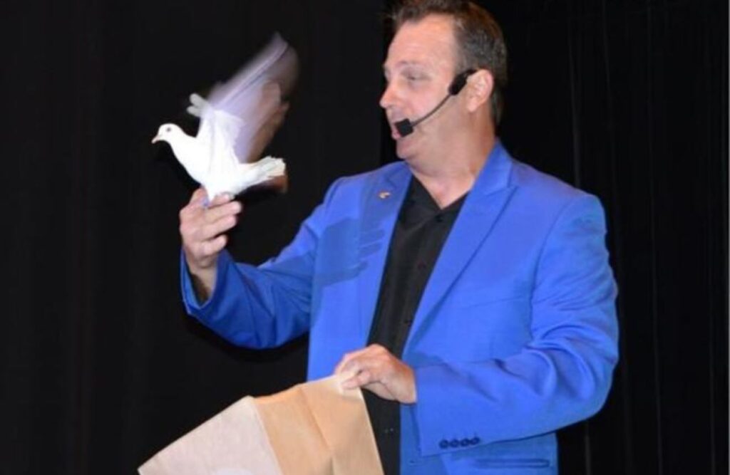 Chris Yuill vancouver magician for hire