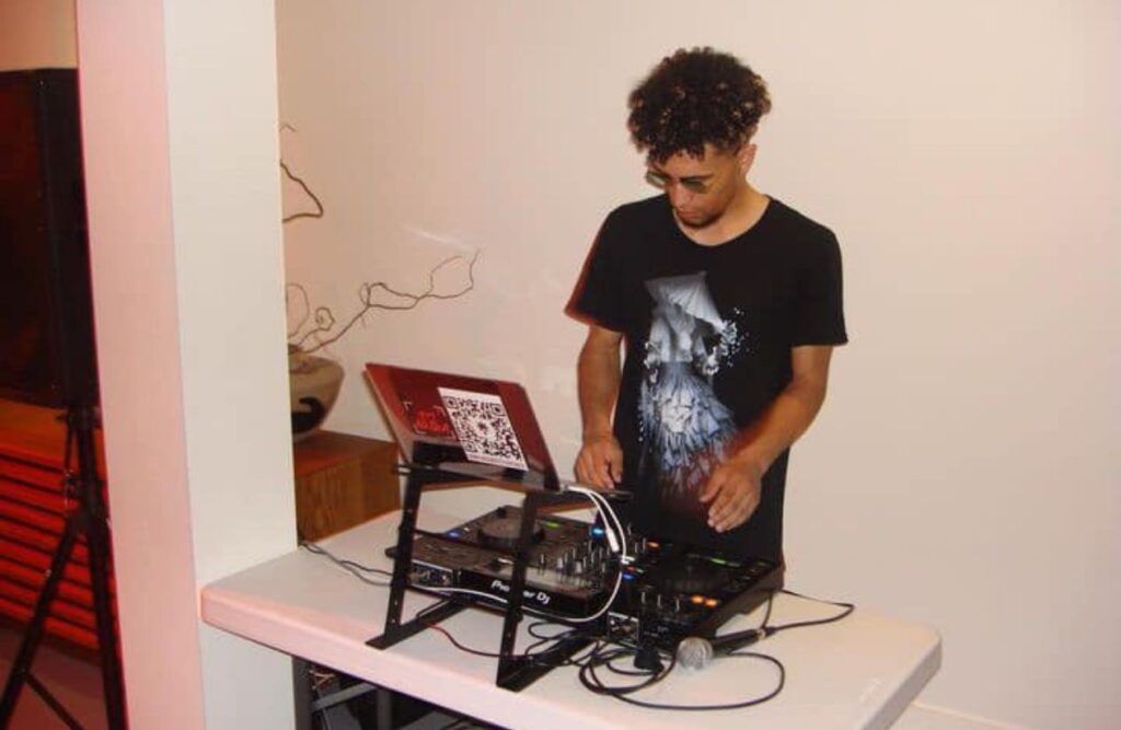 DJ 6ix0h4 dj that you can book for wedding in burnaby