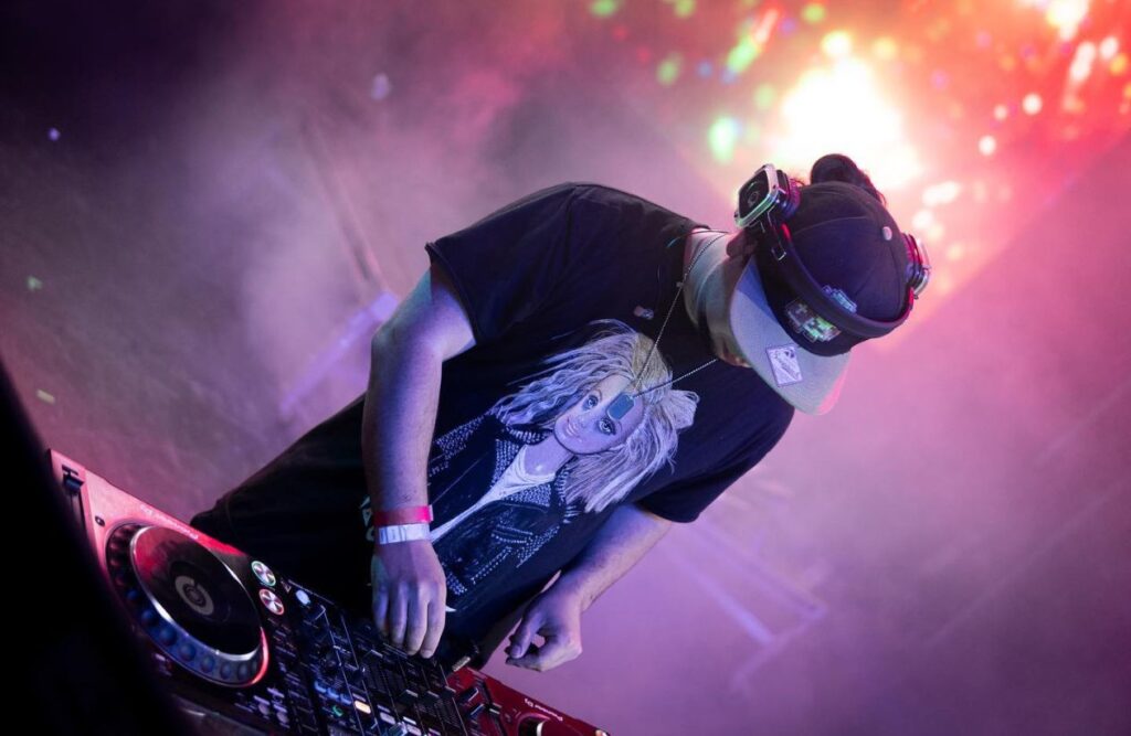 Top 8 Wedding DJs for Hire in Ottawa Who Master the Mix 5 DJ ILON one of the DJ for hire in ottawa