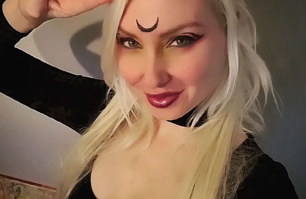 Psyberfairy DJ one of the best wedding Djs for hire in burnaby