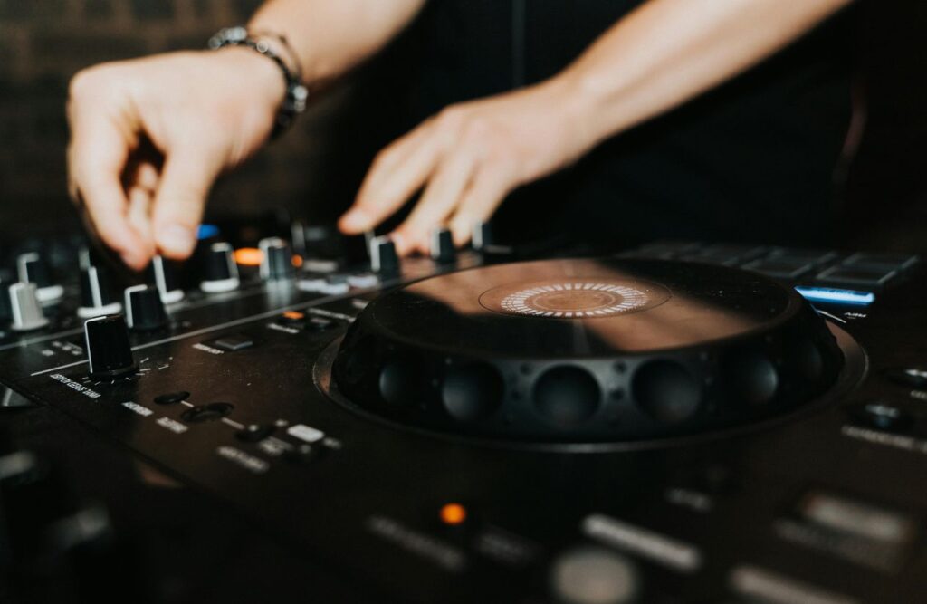 Top 8 Wedding DJs for Hire in Ottawa Who Master the Mix 3 What Makes an Ottawa Wedding DJ Truly The Best