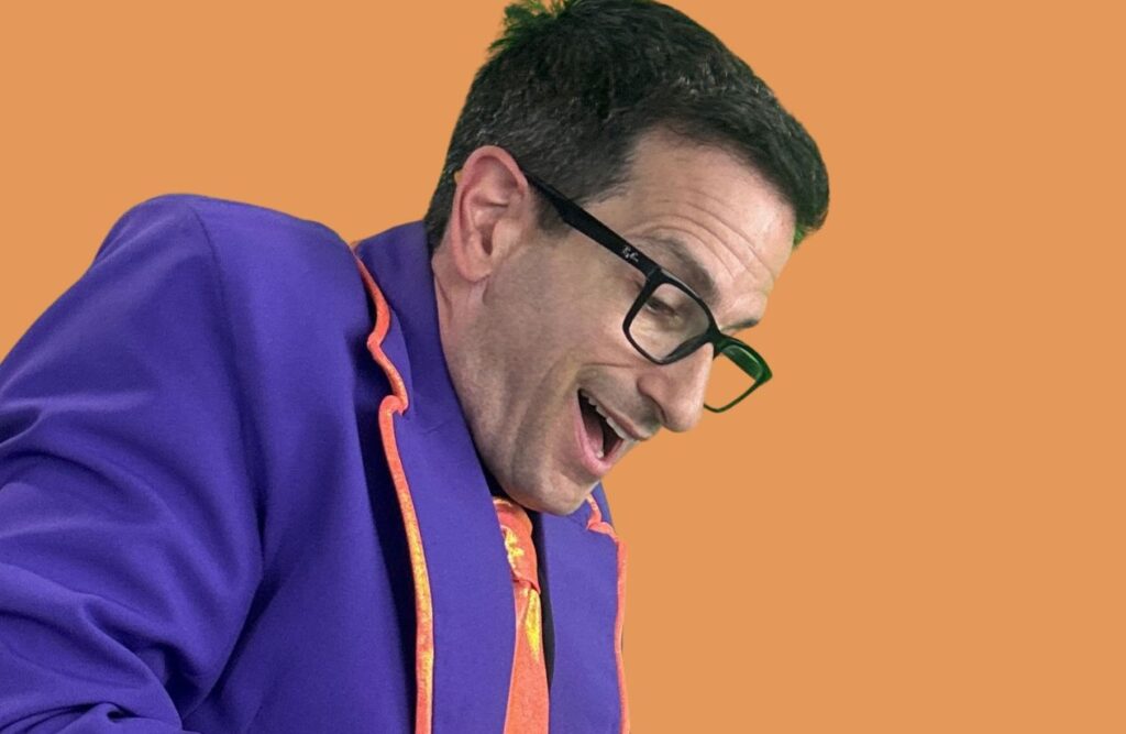 WonderPhil one of the magicians for hire in toronto