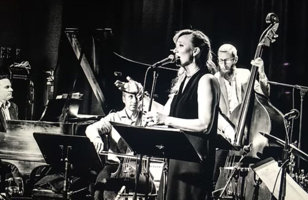 Jennifer Hayes wedding singer that you can book for burnaby events