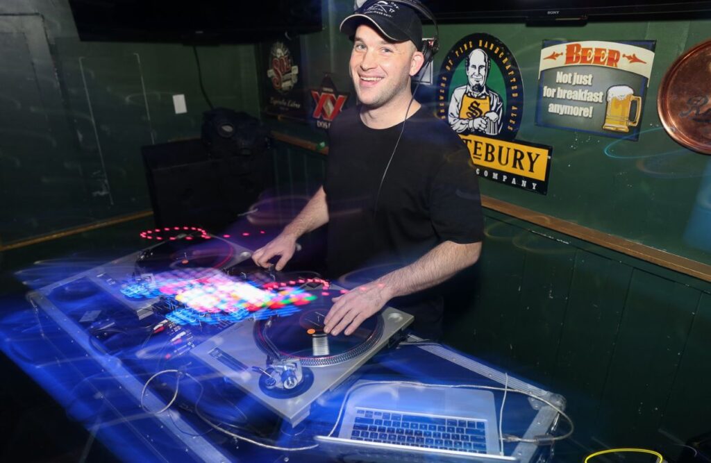 Will Sea dj that you can hire in surrey